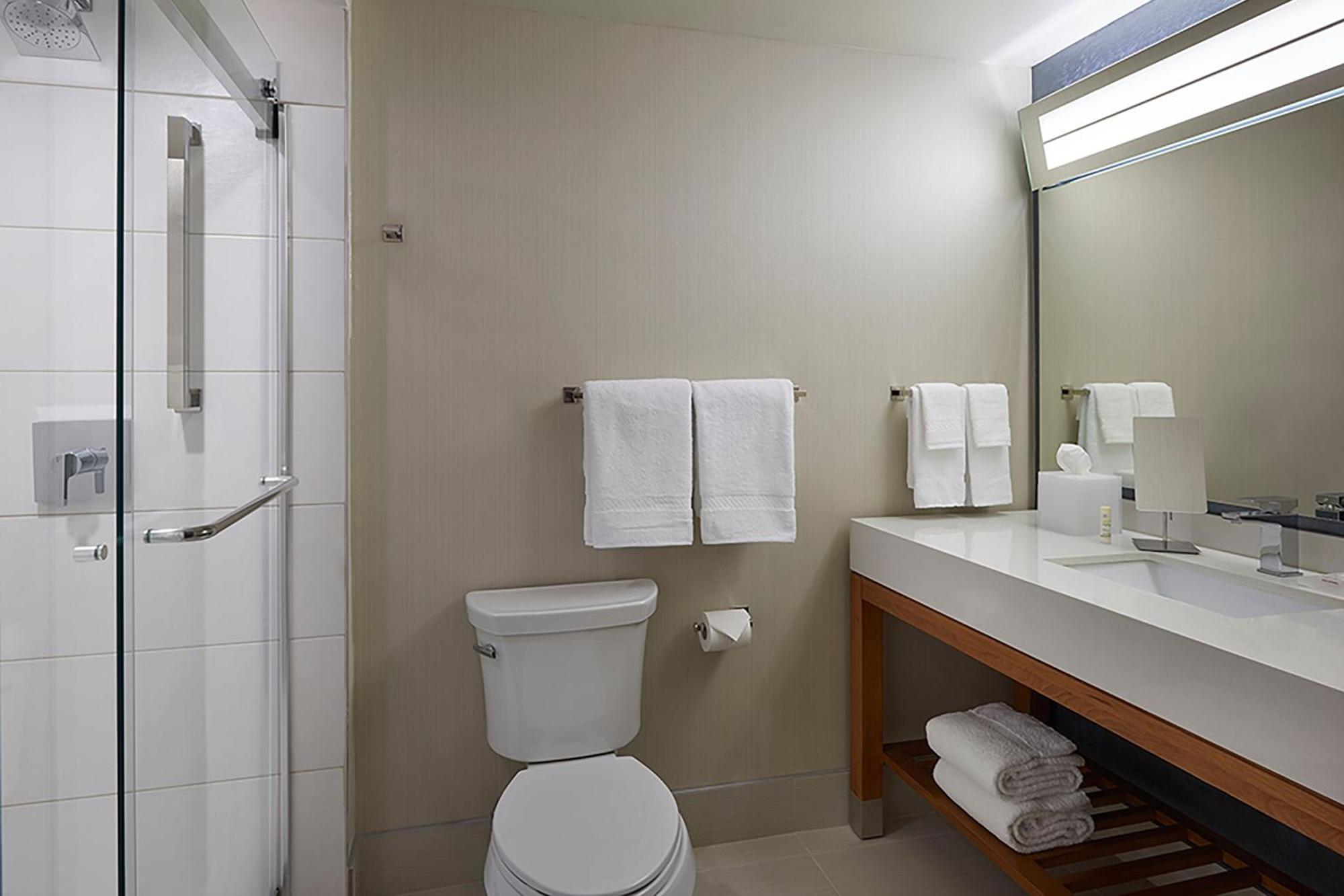 מלון Courtyard By Marriott אושאווה מראה חיצוני תמונה