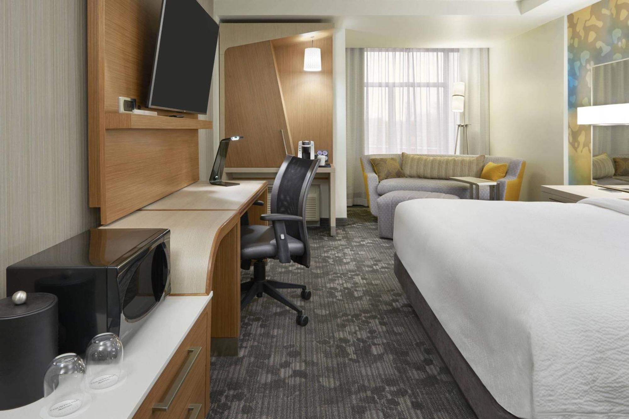 מלון Courtyard By Marriott אושאווה מראה חיצוני תמונה