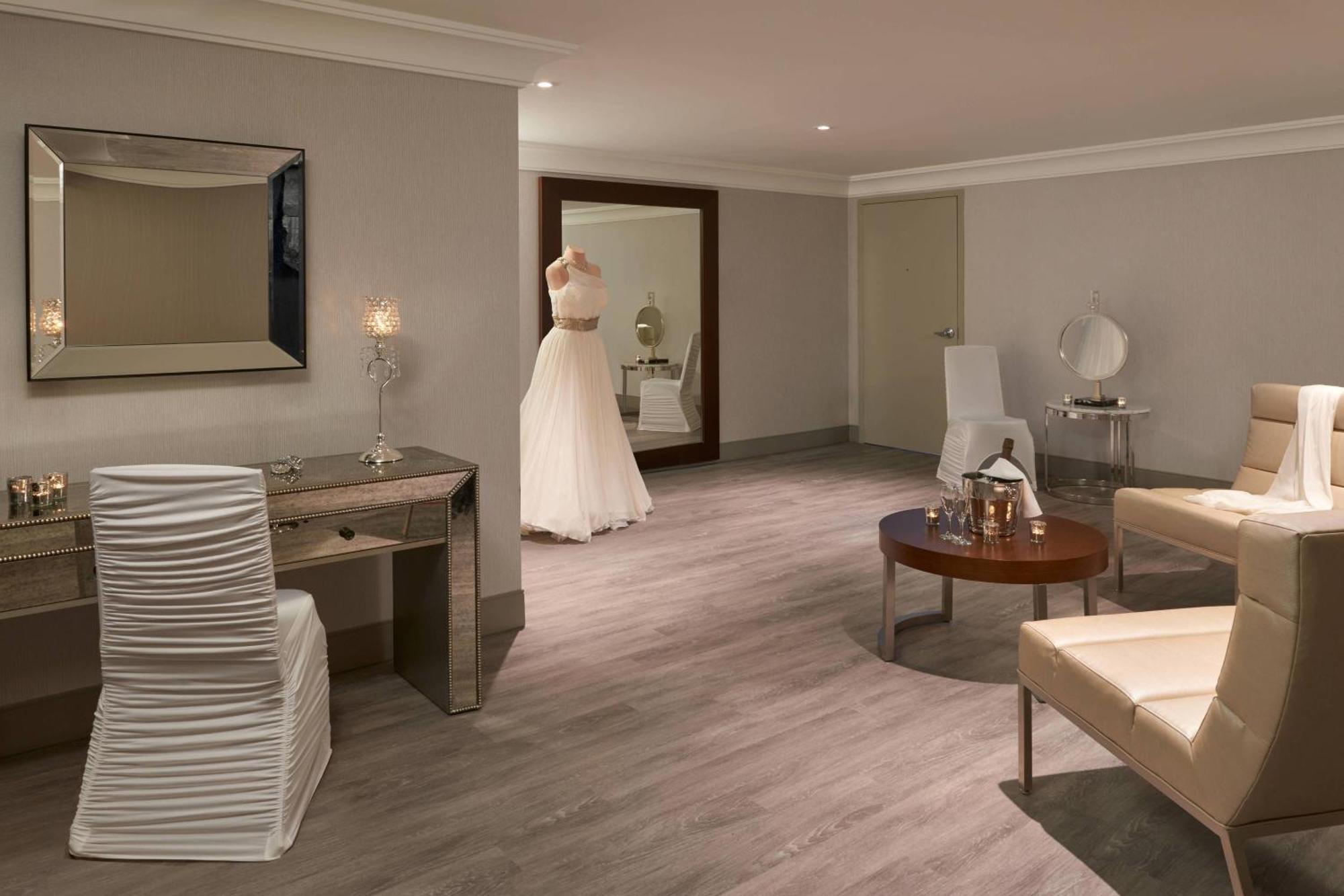 מלון Courtyard By Marriott אושאווה מראה חיצוני תמונה