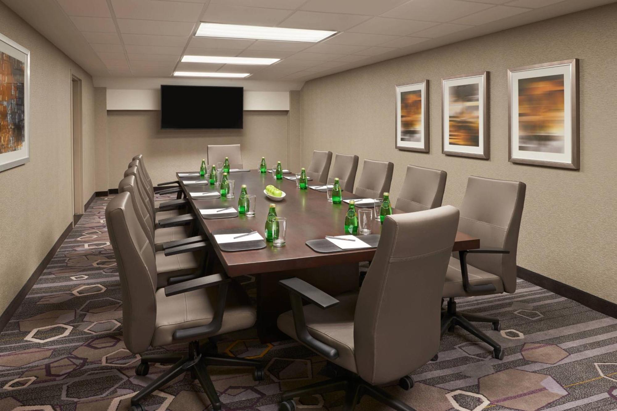 מלון Courtyard By Marriott אושאווה מראה חיצוני תמונה