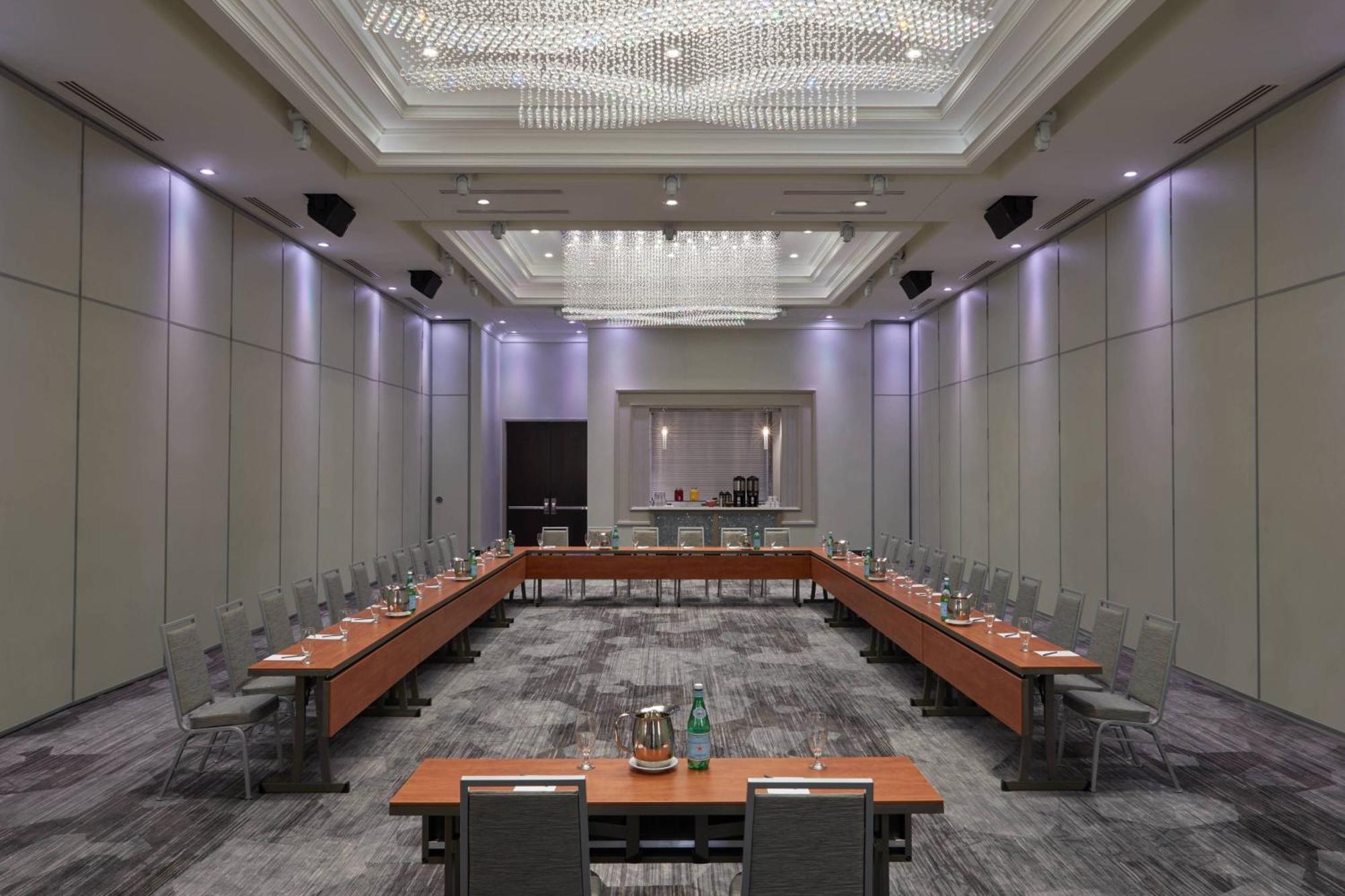 מלון Courtyard By Marriott אושאווה מראה חיצוני תמונה