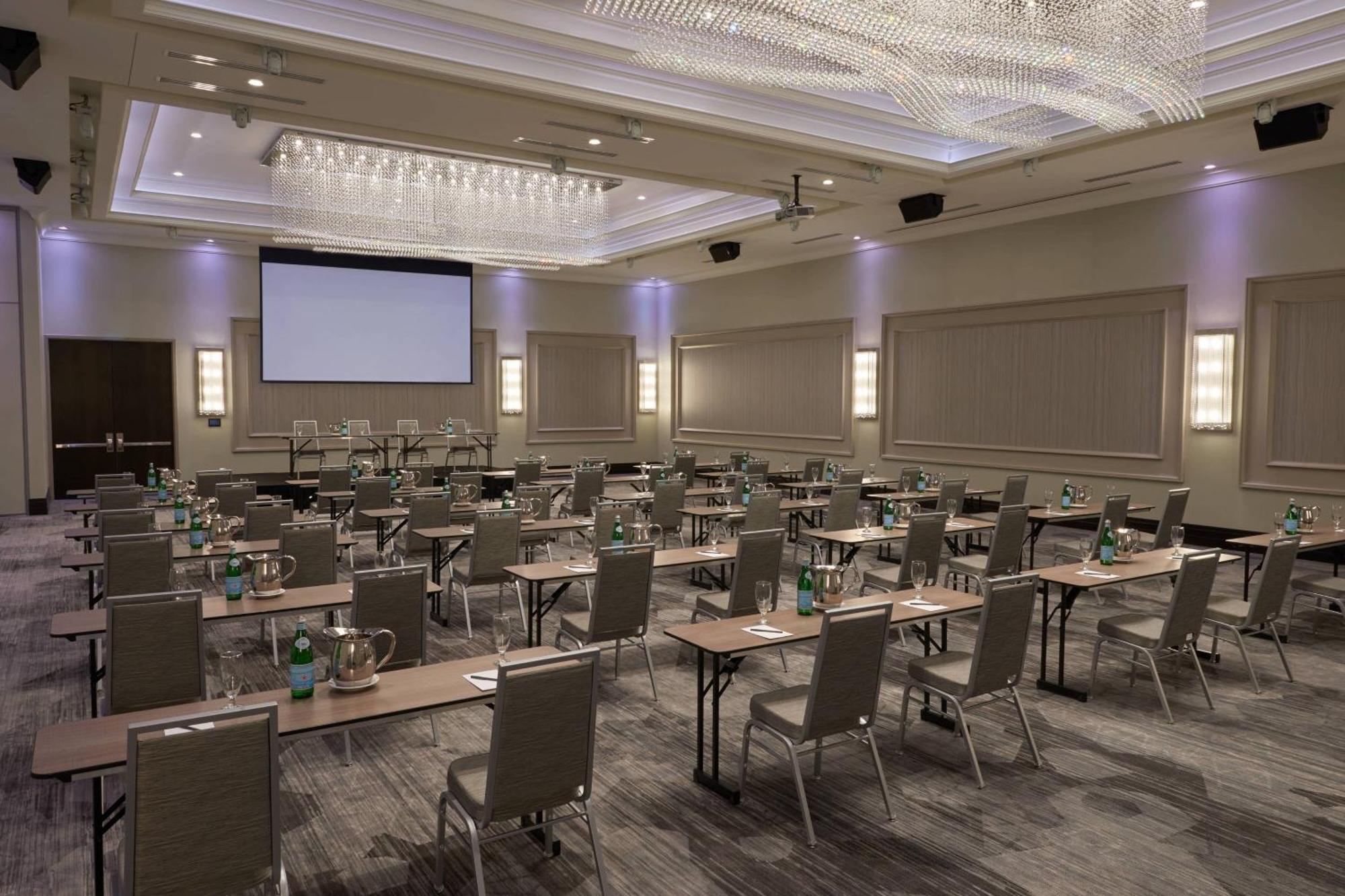 מלון Courtyard By Marriott אושאווה מראה חיצוני תמונה